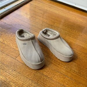 100% Auth UGG Tazz Platform Slipper Mustard Seed Size 6